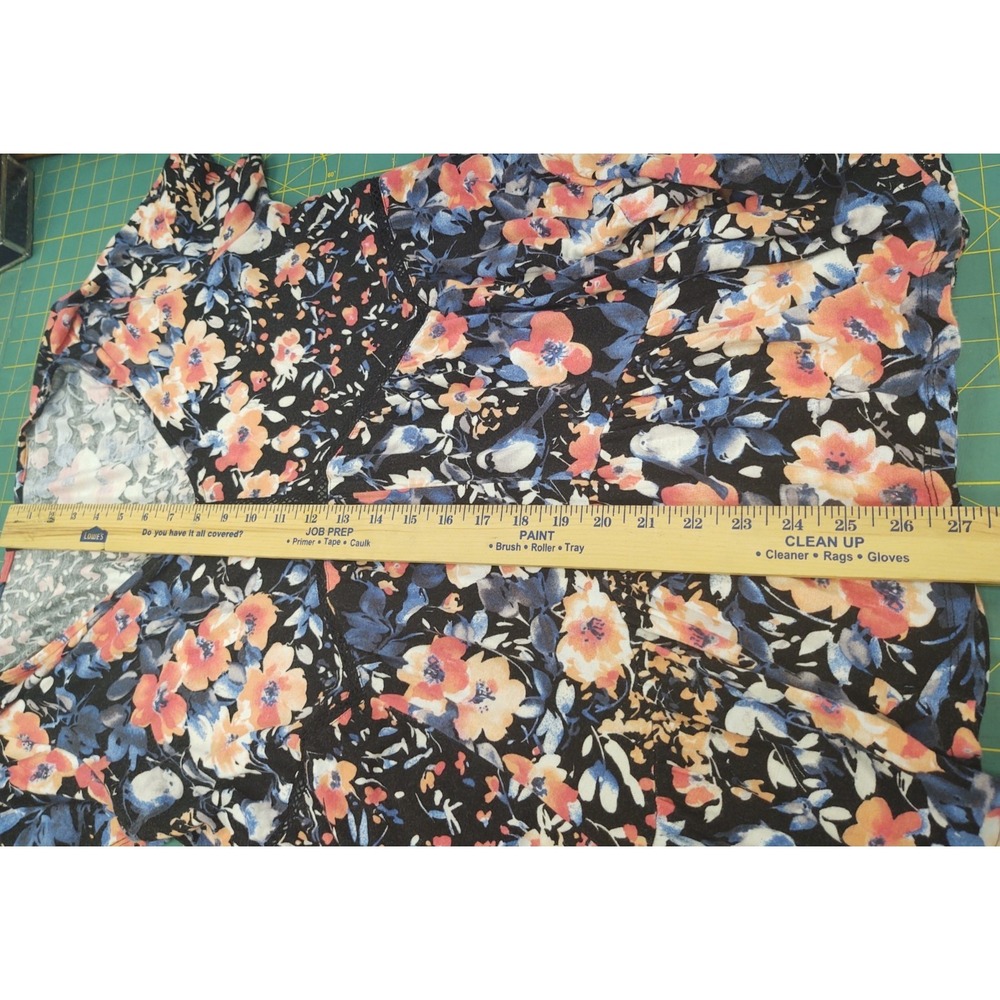 Lee Womens XL Short Sleeve Floral Black V Neck Flowy Gathered Bottom Half - Picture 8 of 9